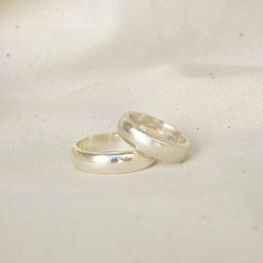 Anell de mitja canya, llimat completament a mà, de Plata de Llei 925